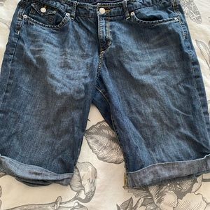 Bermuda blue jean shorts